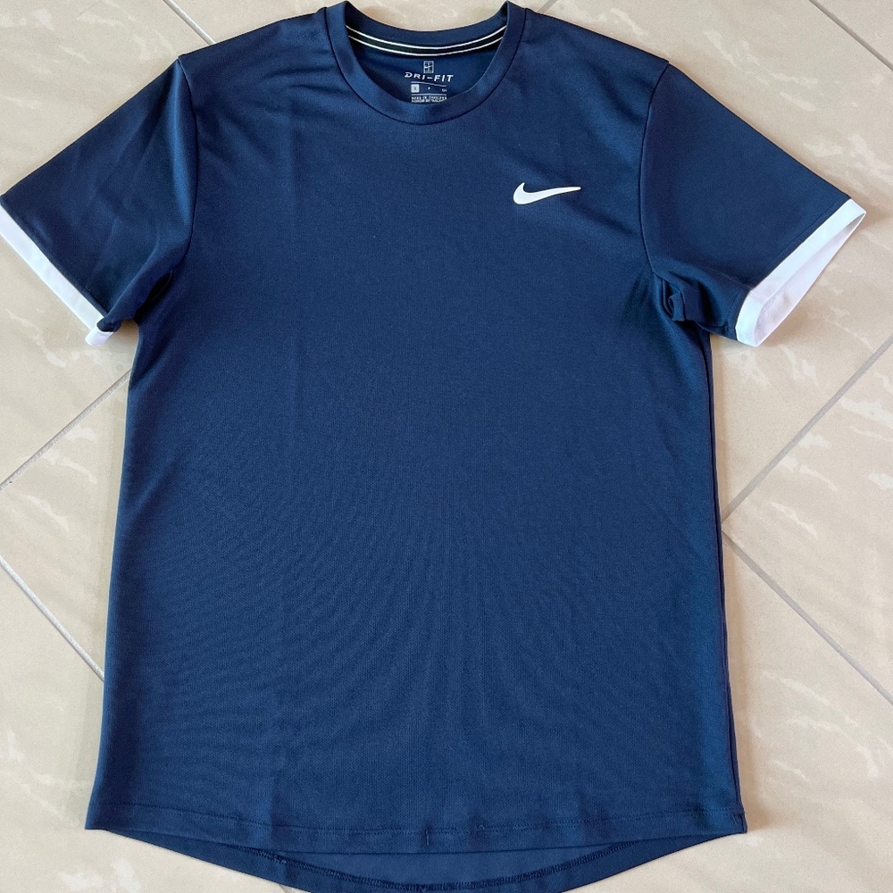 #2301 Nike Court Dry T-Shirt Boys size Small